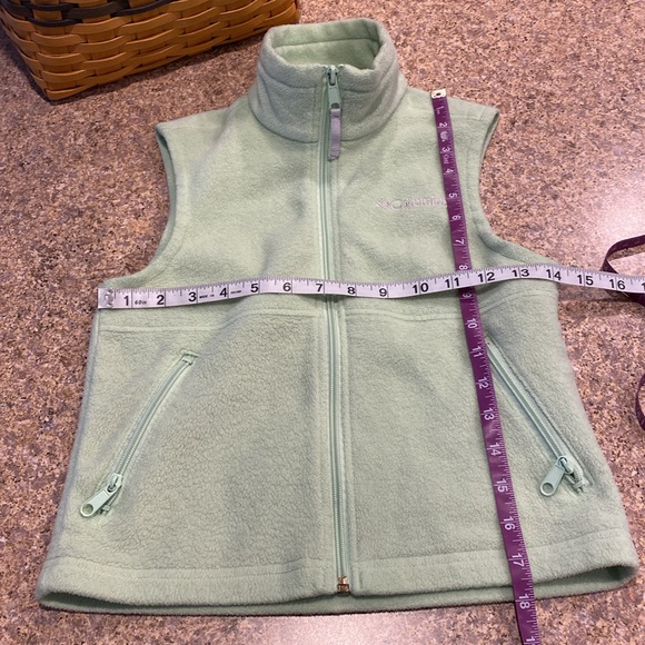 Columbia Light Green Zip Up Fleece Vest Youth 6/6X - Picture 3 of 15